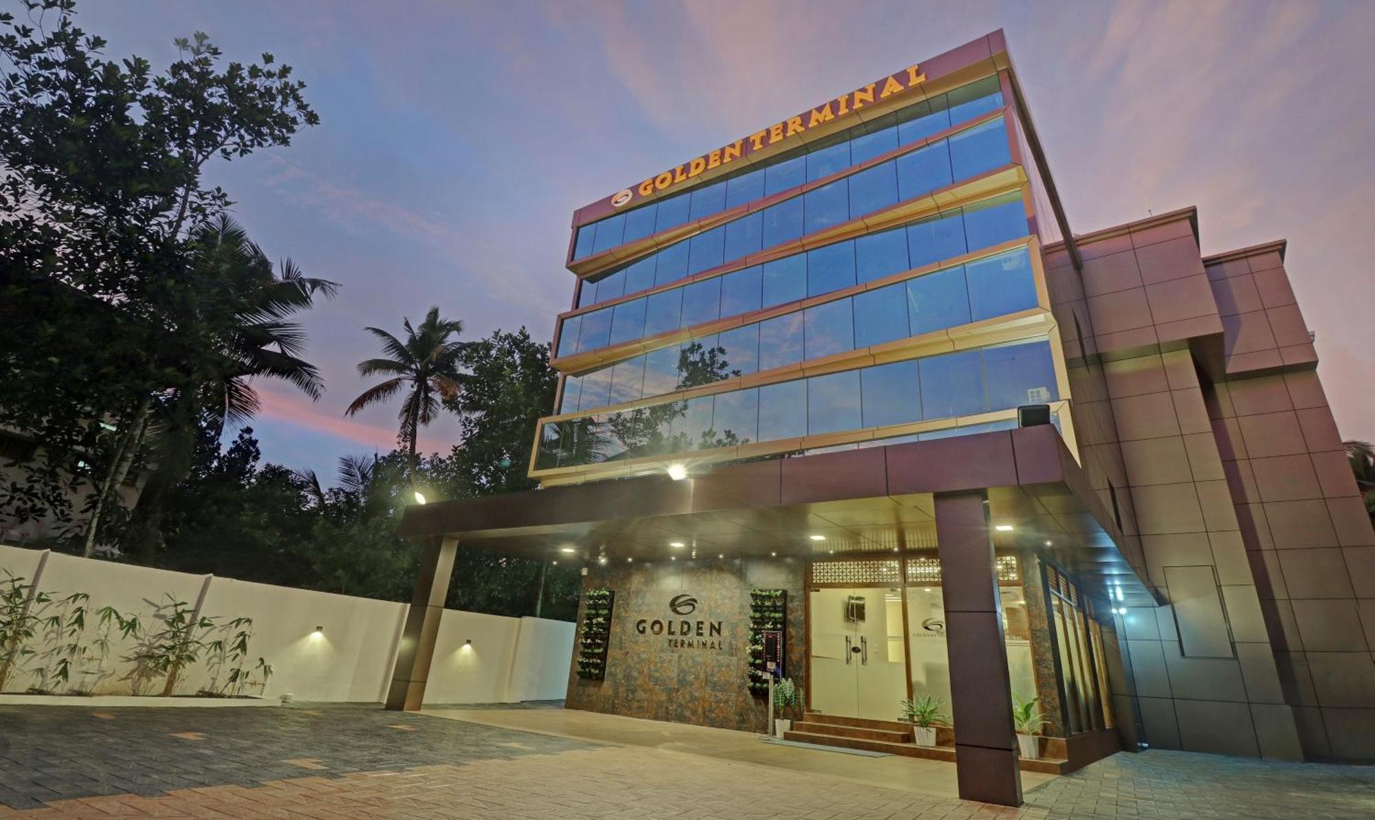 Treebo Golden Terminal, Kochi Airport Hotel Exterior foto